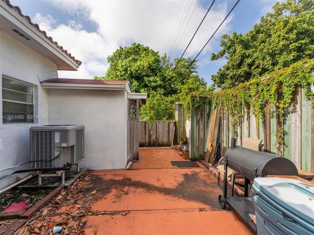 520 NW 32nd Pl 520, Miami, FL 33125