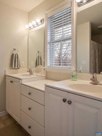 104 Melbourne Park Cir Apt D, Charlottesville, VA 22901