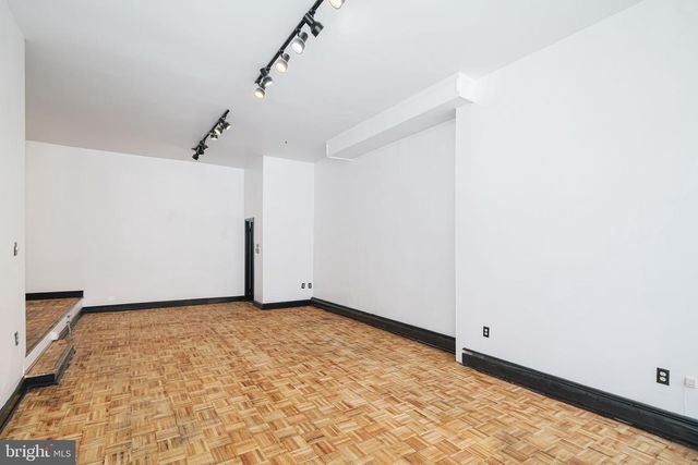 1024 PINE ST, Philadelphia, PA 19107