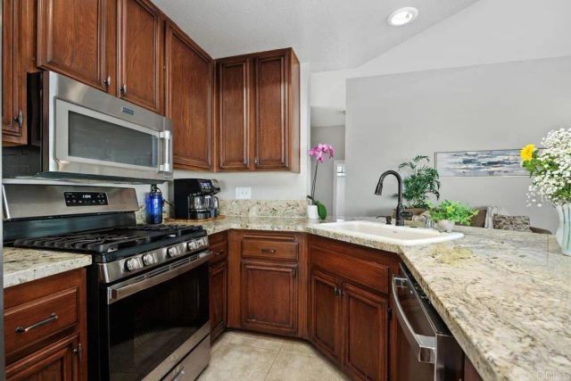 1745 Crystal Ridge Way, Vista, CA 92081