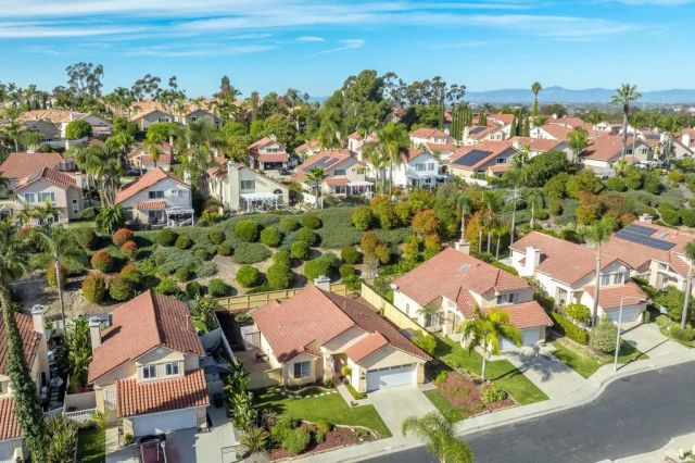 1745 Crystal Ridge Way, Vista, CA 92081