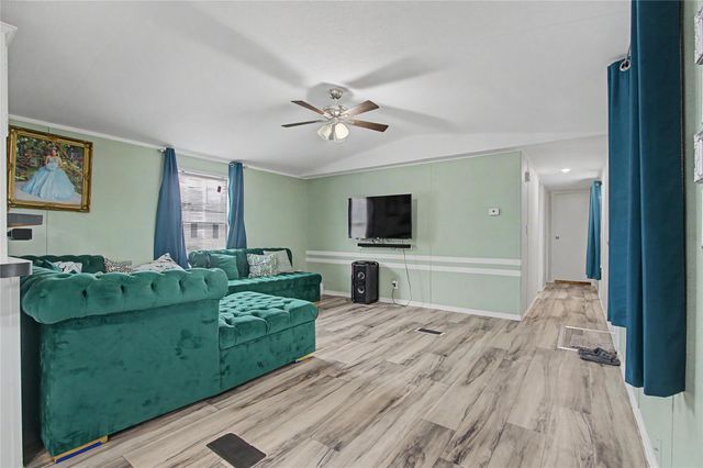 5775 Road 3550, Cleveland, TX 77327