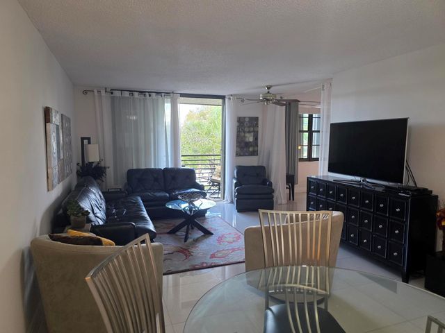 1101 Colony Point Cir 304, Pembroke Pines, FL 33026