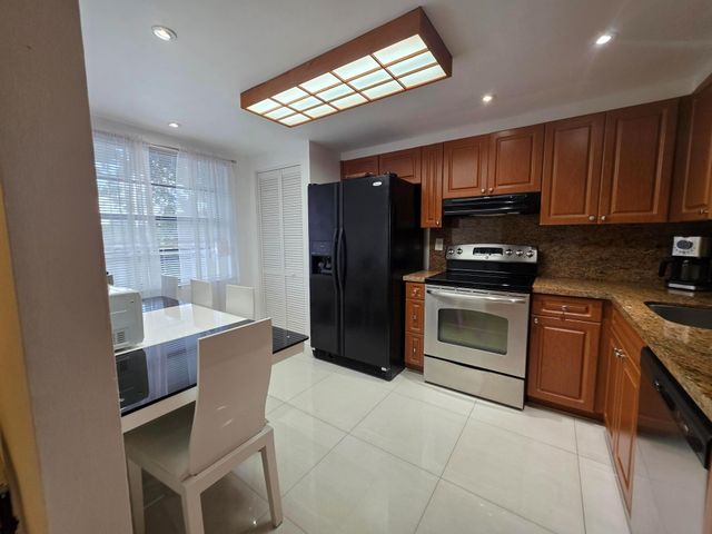 1101 Colony Point Cir 304, Pembroke Pines, FL 33026