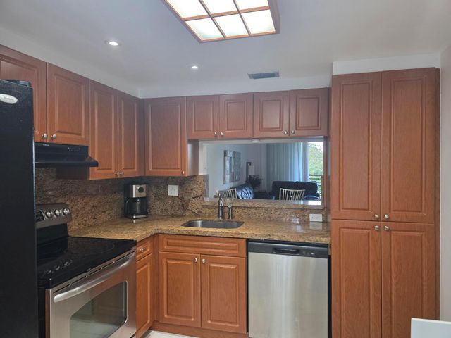 1101 Colony Point Cir 304, Pembroke Pines, FL 33026