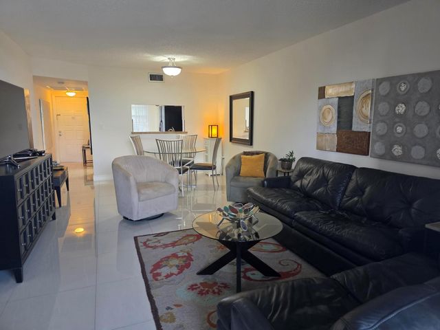 1101 Colony Point Cir 304, Pembroke Pines, FL 33026