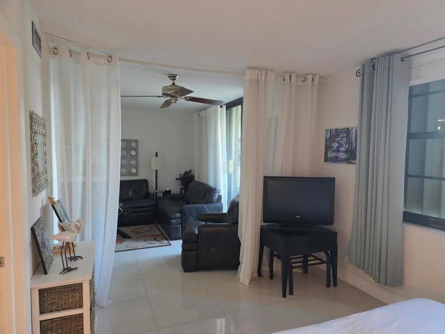 1101 Colony Point Cir 304, Pembroke Pines, FL 33026