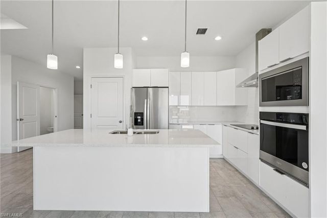 7015 Jolly CIR, Labelle, FL 33935