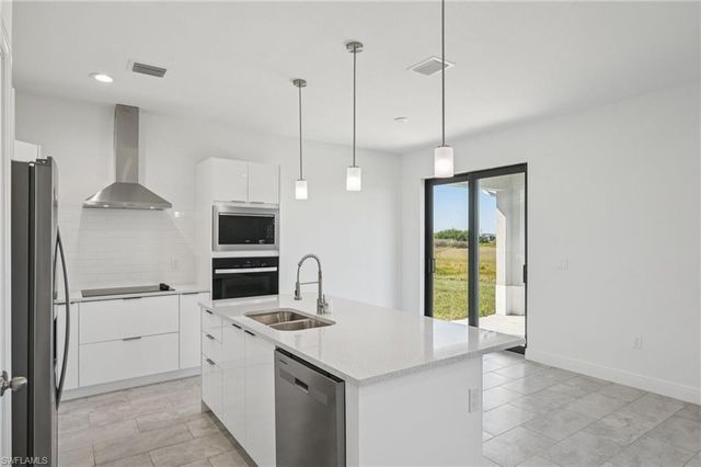 7015 Jolly CIR, Labelle, FL 33935