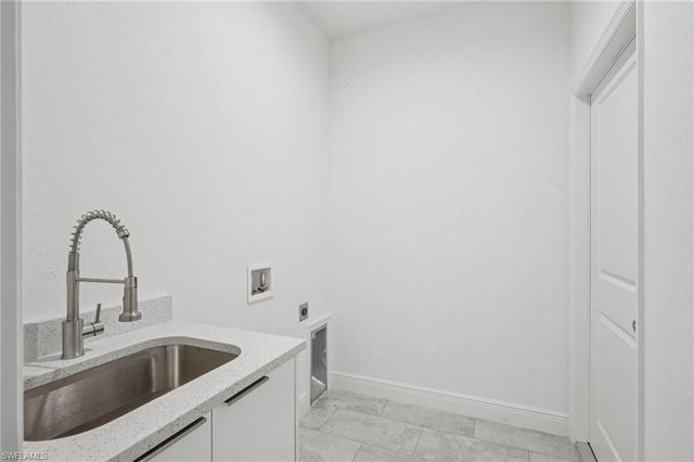 7015 Jolly CIR, Labelle, FL 33935