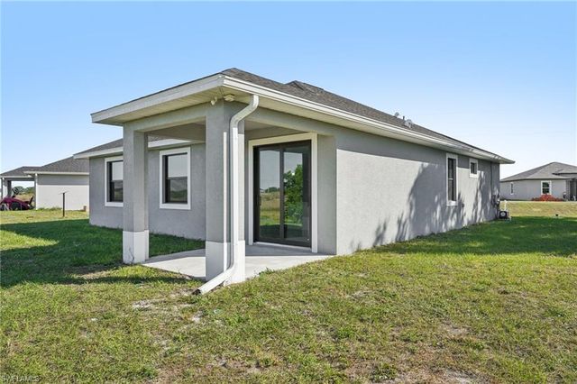 7015 Jolly CIR, Labelle, FL 33935