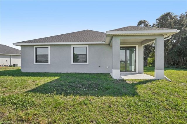 7015 Jolly CIR, Labelle, FL 33935