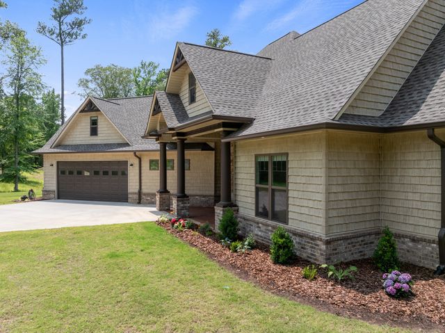 185 Stately Oak Dr, Huntingdon, TN 38344