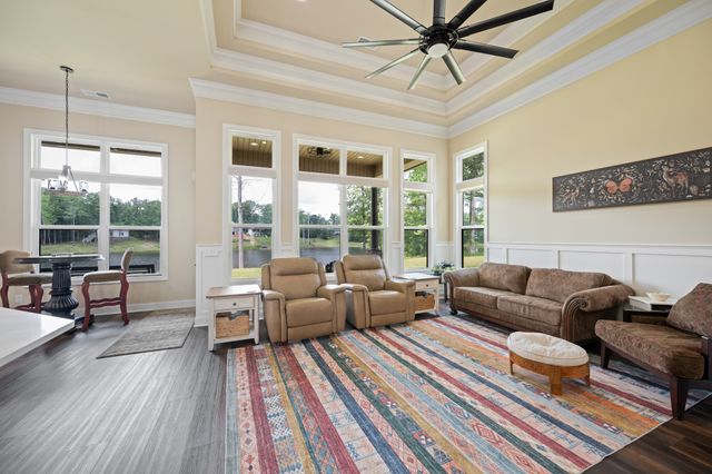 185 Stately Oak Dr, Huntingdon, TN 38344