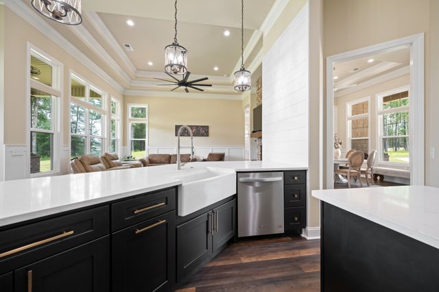 185 Stately Oak Dr, Huntingdon, TN 38344