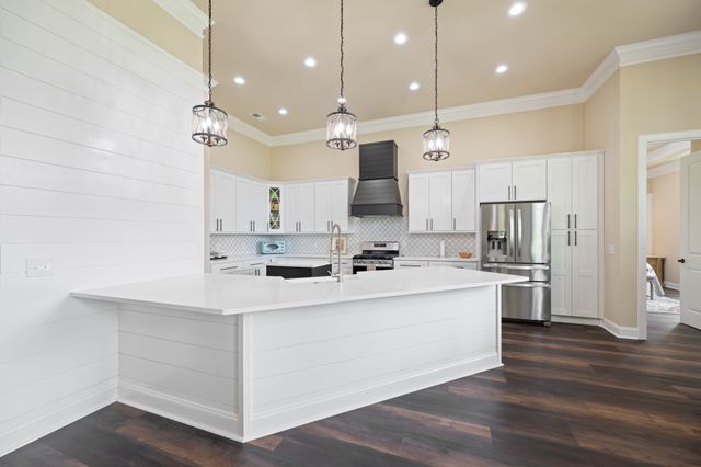 185 Stately Oak Dr, Huntingdon, TN 38344