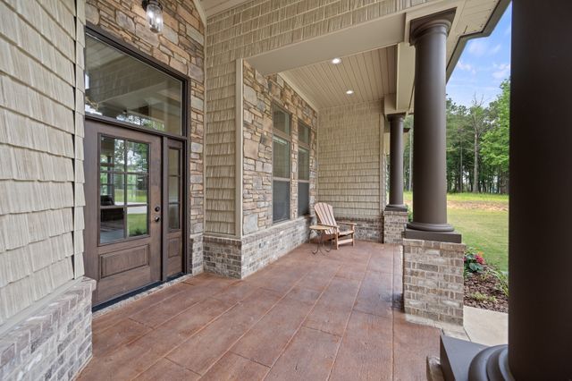 185 Stately Oak Dr, Huntingdon, TN 38344