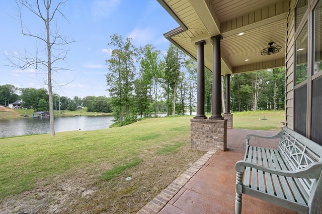 185 Stately Oak Dr, Huntingdon, TN 38344