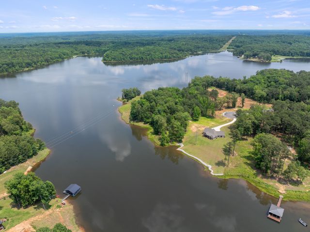 185 Stately Oak Dr, Huntingdon, TN 38344