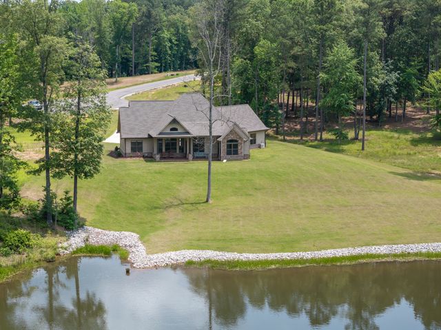 185 Stately Oak Dr, Huntingdon, TN 38344