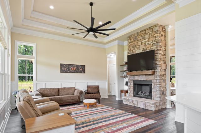 185 Stately Oak Dr, Huntingdon, TN 38344