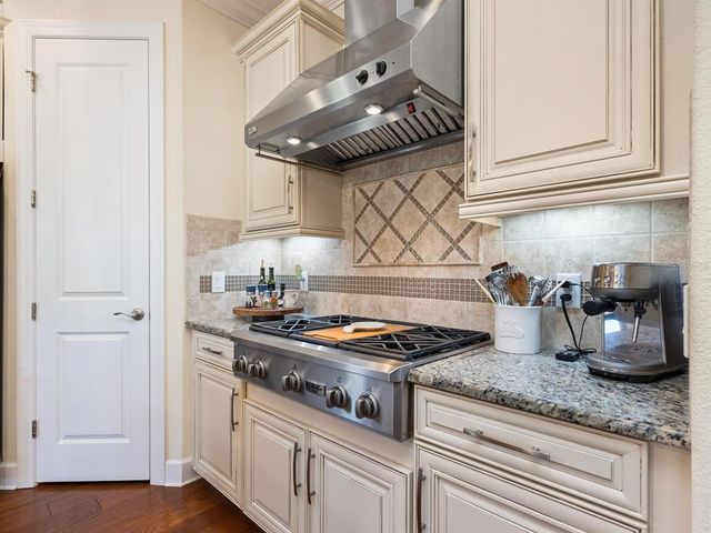 2525 VACCARO DRIVE, Sarasota, FL 34231