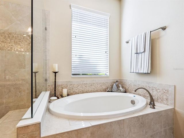 2525 VACCARO DRIVE, Sarasota, FL 34231
