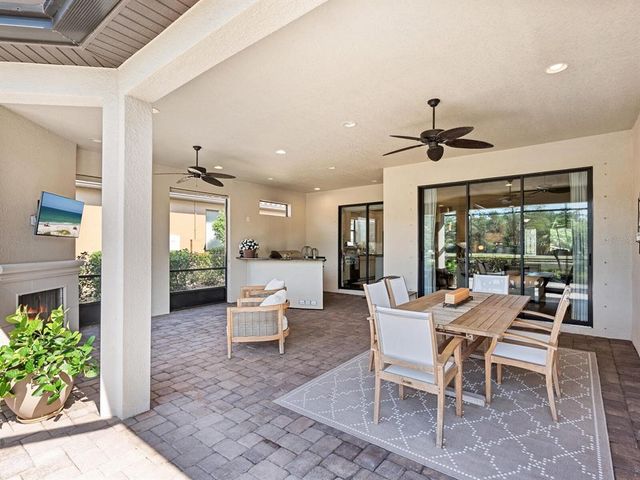2525 VACCARO DRIVE, Sarasota, FL 34231