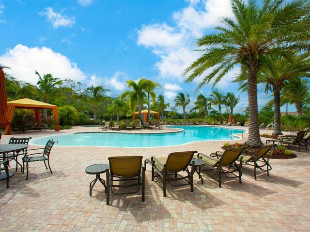 2525 VACCARO DRIVE, Sarasota, FL 34231