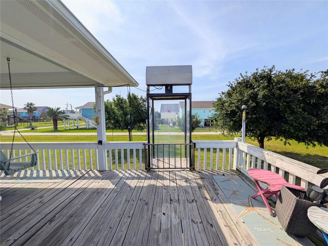 942 Surfview, Crystal Beach, TX 77650