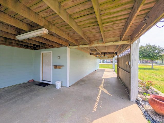 942 Surfview, Crystal Beach, TX 77650