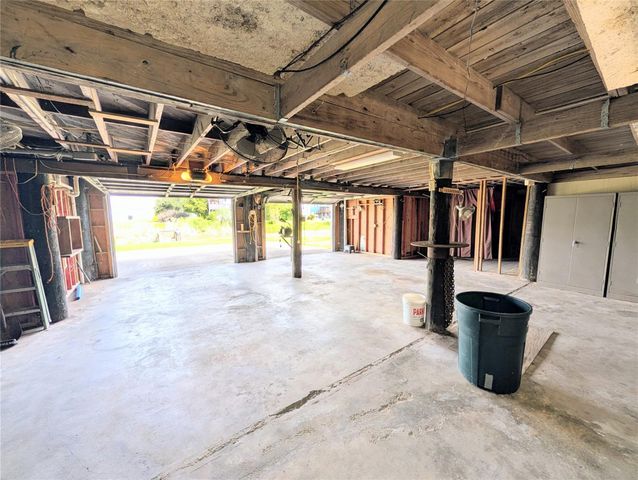942 Surfview, Crystal Beach, TX 77650