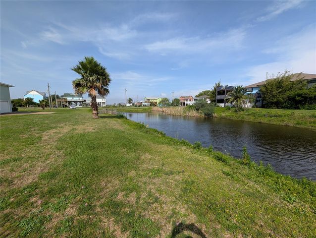 942 Surfview, Crystal Beach, TX 77650