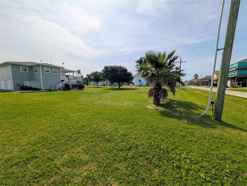 942 Surfview, Crystal Beach, TX 77650