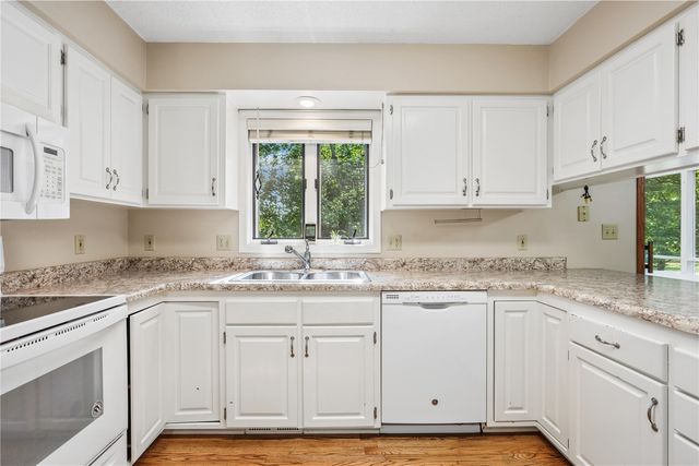 1129 Hampton Court, Iowa City, IA 52240