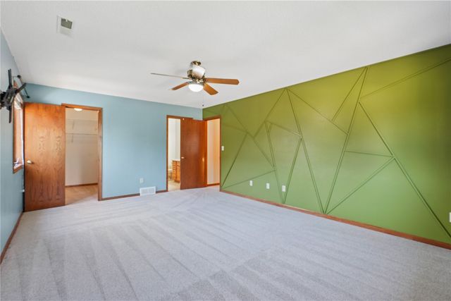1129 Hampton Court, Iowa City, IA 52240