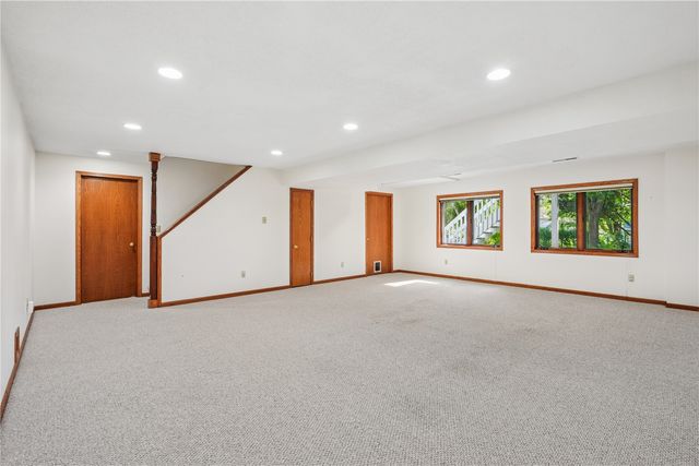 1129 Hampton Court, Iowa City, IA 52240