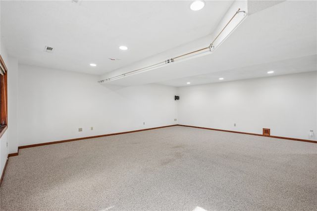1129 Hampton Court, Iowa City, IA 52240