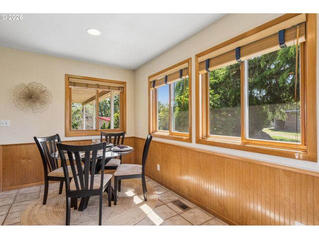 22016 AIRPORT Rd Ne, Aurora, OR 97002