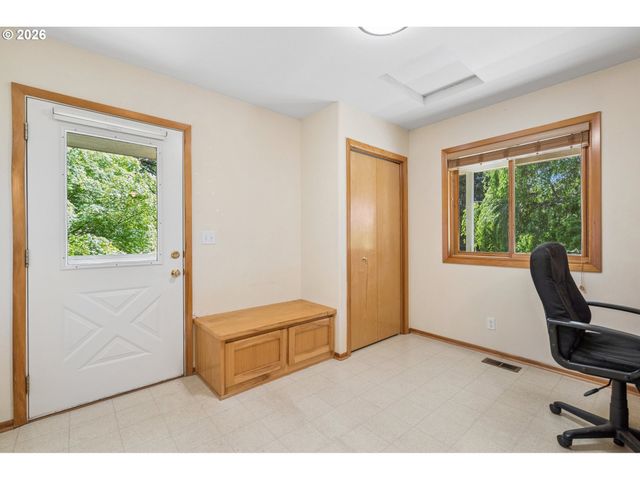 22016 AIRPORT Rd Ne, Aurora, OR 97002