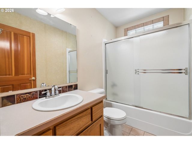 22016 AIRPORT Rd Ne, Aurora, OR 97002