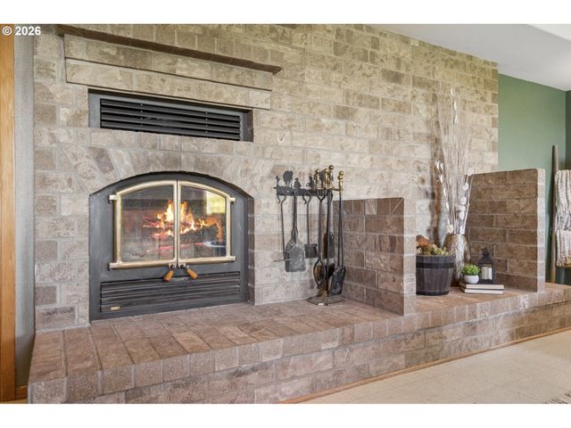 22016 AIRPORT Rd Ne, Aurora, OR 97002