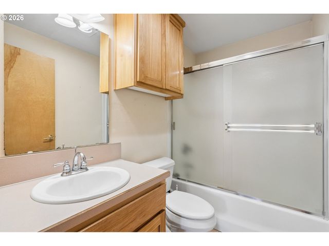 22016 AIRPORT Rd Ne, Aurora, OR 97002