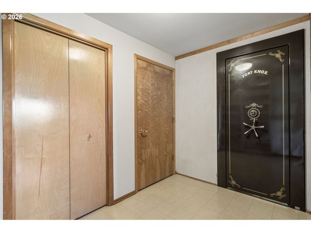 22016 AIRPORT Rd Ne, Aurora, OR 97002