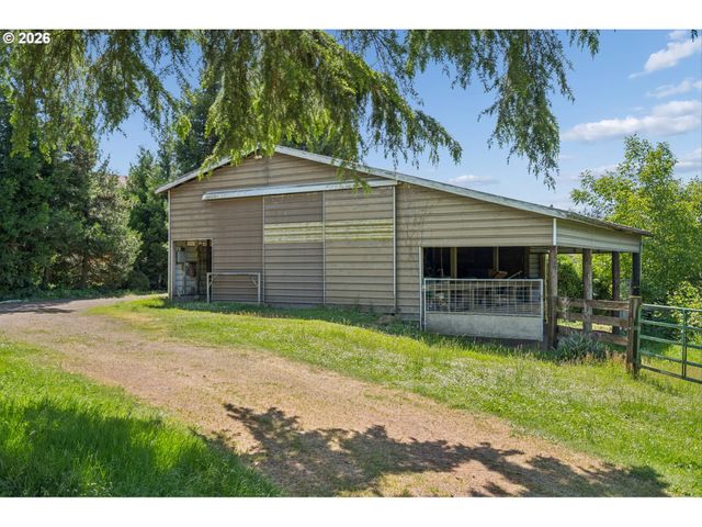 22016 AIRPORT Rd Ne, Aurora, OR 97002