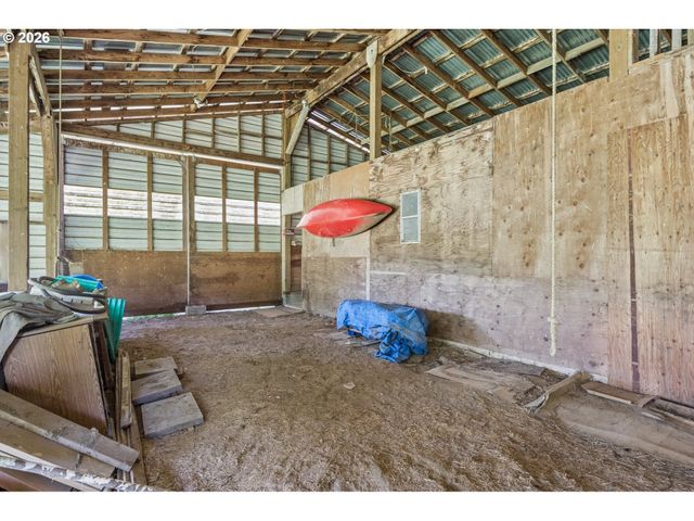 22016 AIRPORT Rd Ne, Aurora, OR 97002