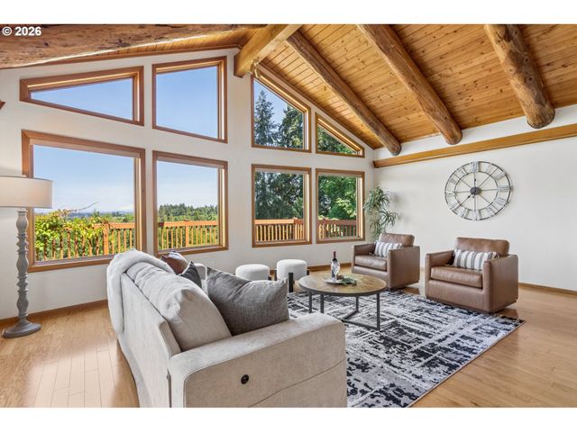 22016 AIRPORT Rd Ne, Aurora, OR 97002