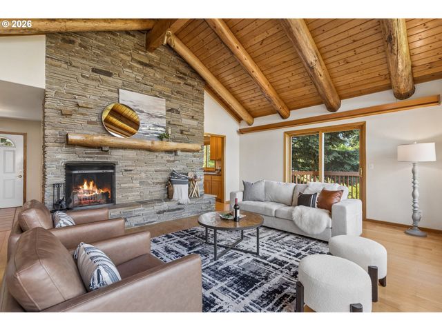 22016 AIRPORT Rd Ne, Aurora, OR 97002