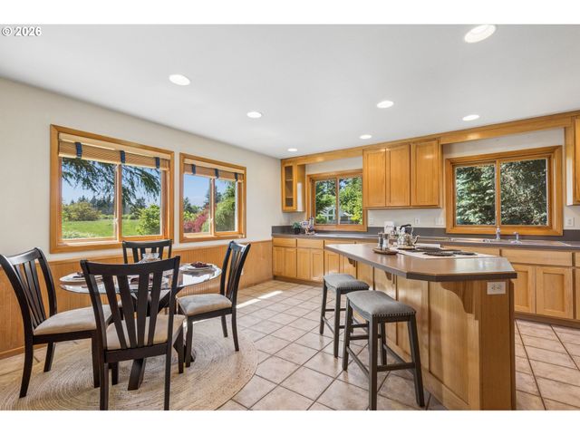 22016 AIRPORT Rd Ne, Aurora, OR 97002