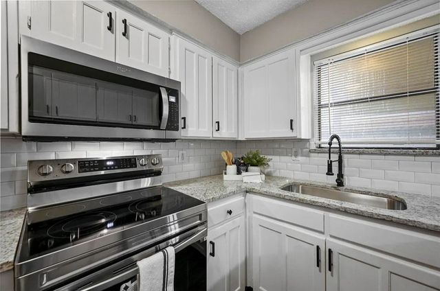 2401 Long Ridge Lane, Arlington, TX 76014